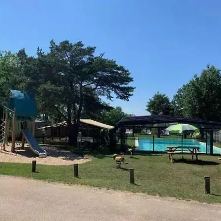 3 Etoiles - Piscine - Eecc0f *
